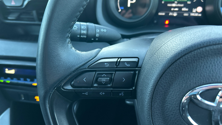 Toyota Yaris 1.5 Hybrid Design 5dr CVT Hybrid Hatchback